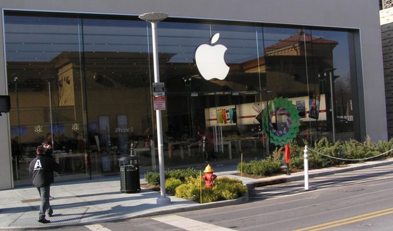Apple store franchise cost