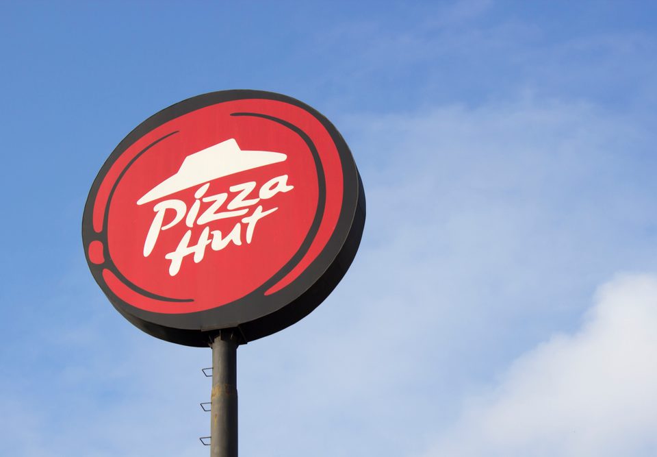 The Story of the Pizza Hut Franchise: From a Small Kansas Restaurant to a Global Franchise Powerhouse